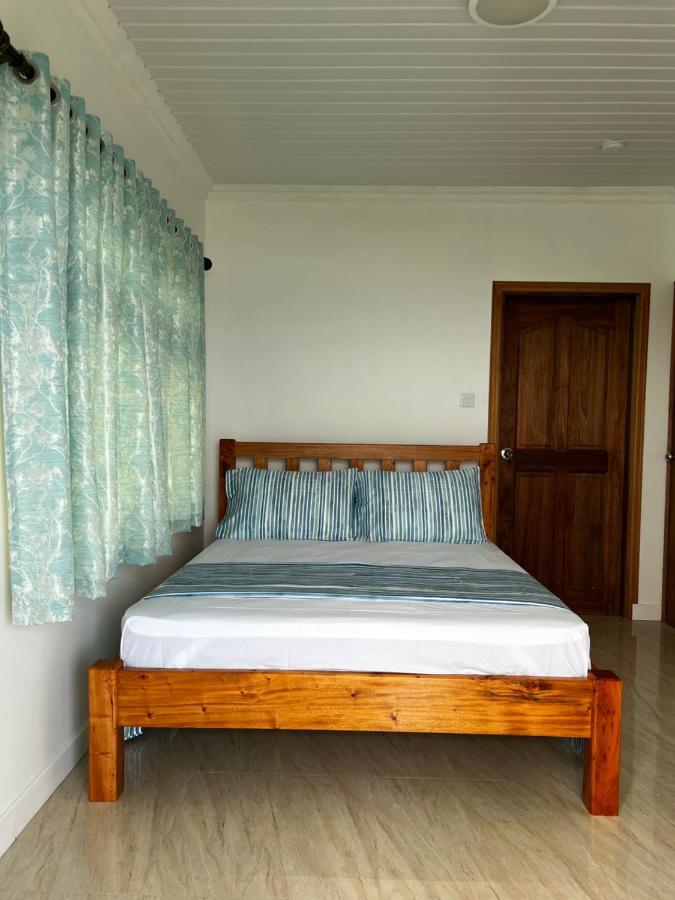 Western Ocean Breeze Self Catering Victoria Exterior photo